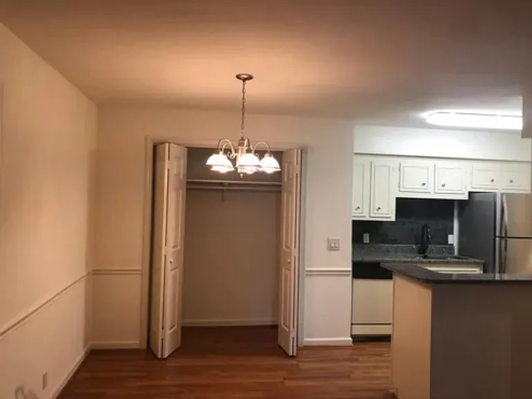2905 Burch Ave #7 — Photo 6