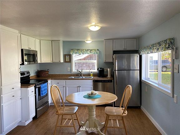 4th image of 311 10th St NE