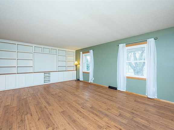 4th image of 540 NE Plum Ave