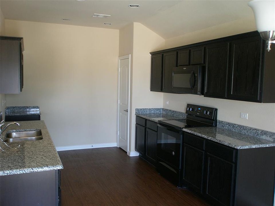 1st image of 821 County Road 5109