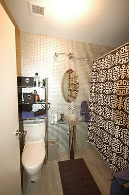 Rented by Realty Advisors Group | media 11