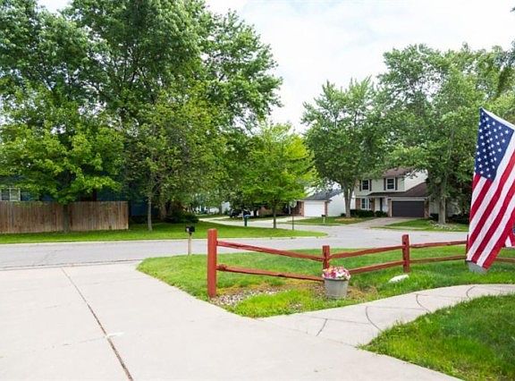 5th image of 15 Edison Ave