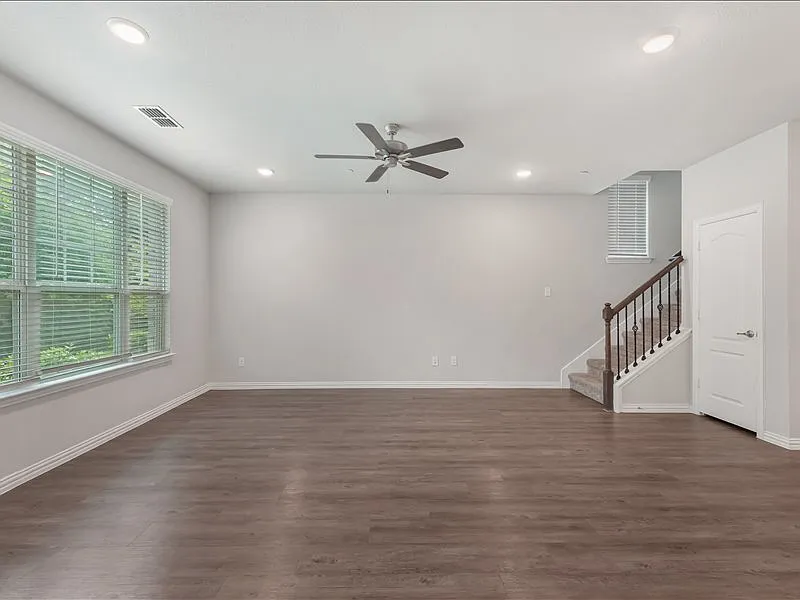 3 bed, 2.5 bath, 1804 sqft, $2,550 — Photo 2