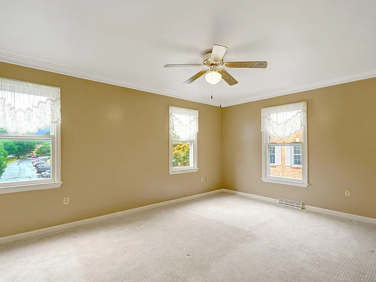 7975 Yancey Dr — Photo 17