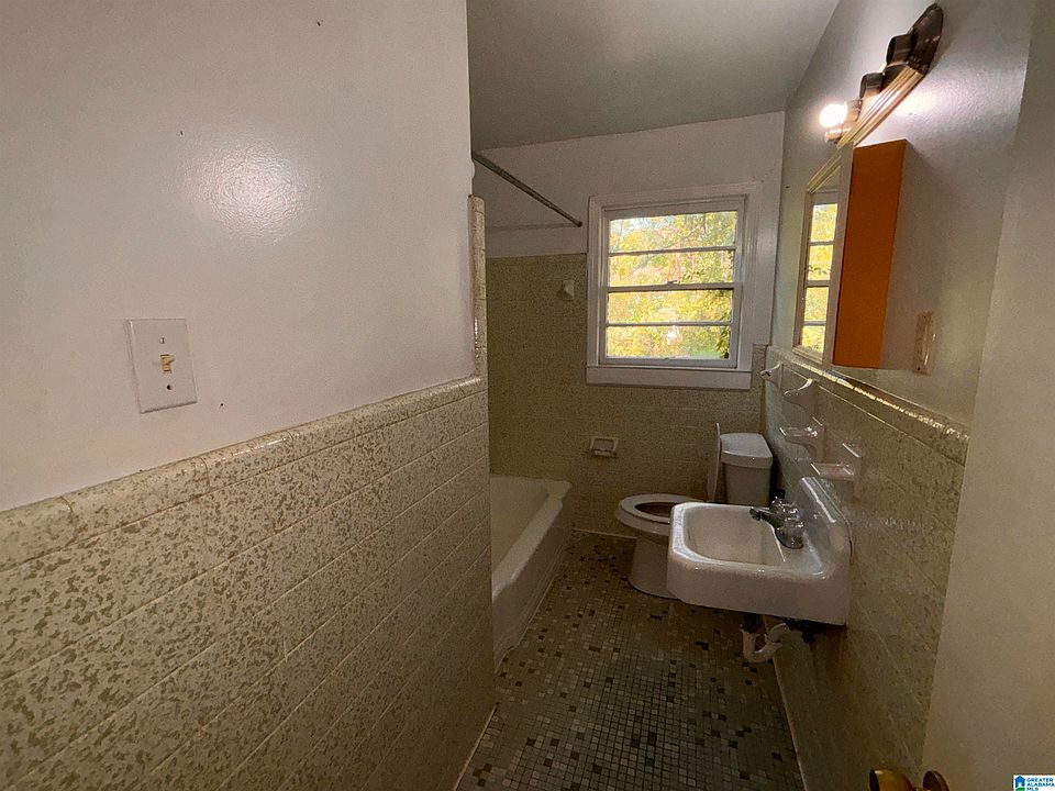 22nd image of 800 11th St