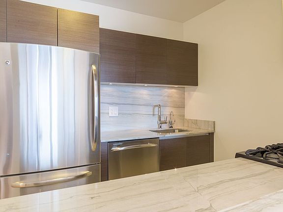 5th image of 235 W 48th St APT 36C