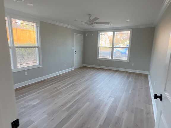 3rd image of 404 Charteroak St