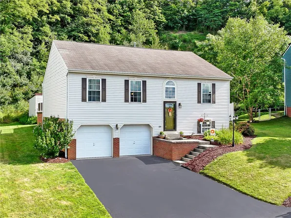 118 Stratford Ct, New Stanton, PA 15672