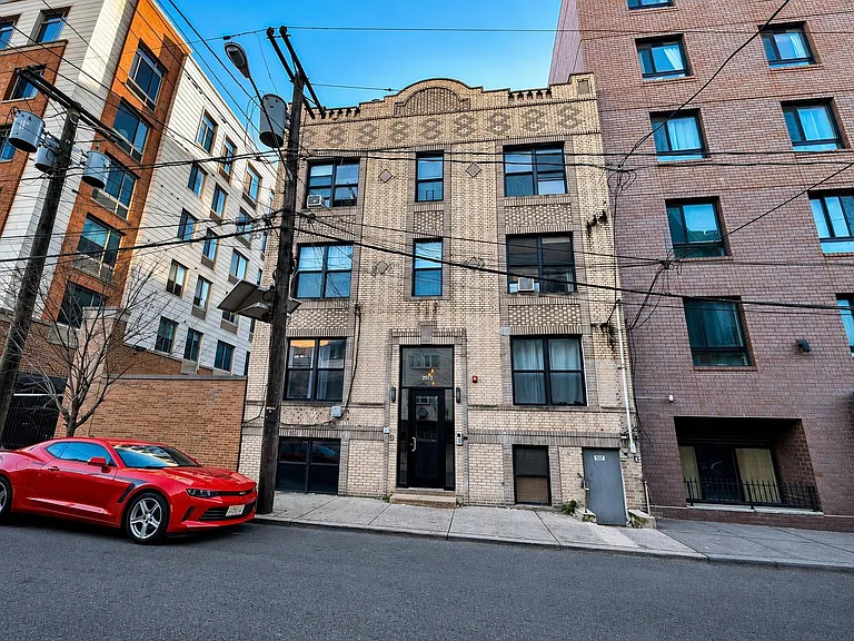 25 Rock St #2 — Photo 1