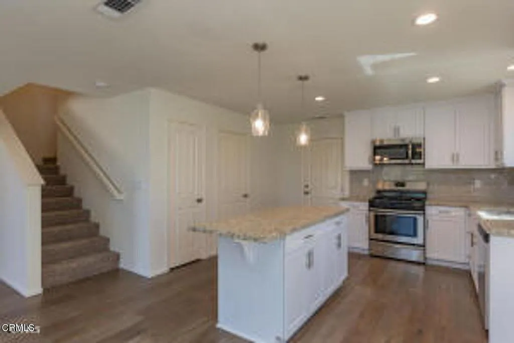 3 bed, 2.5 bath, 1740 sqft, $3,000 — Photo 3