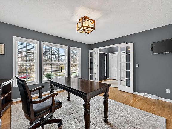 5th image of 874 Croswell Cir