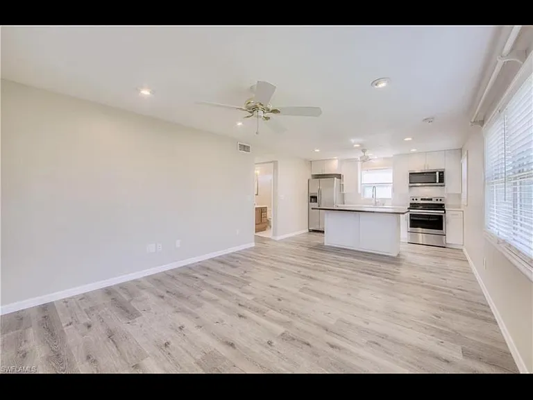 170 Bayview Ave — Photo 11