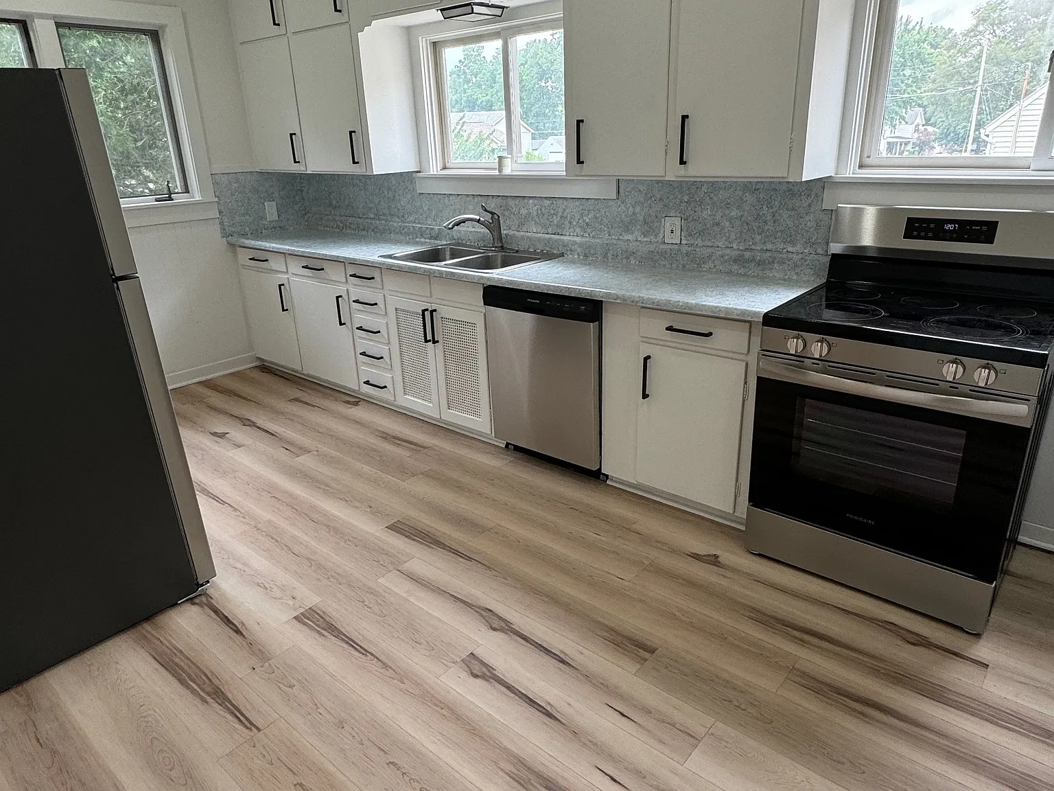 2 bed, 965 sqft, $1,550 — Photo 3