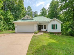 272 Reindeer Ln, Talking Rock, GA 30175