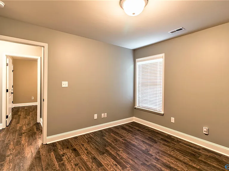 5021 Montauk Trl SE — Photo 12
