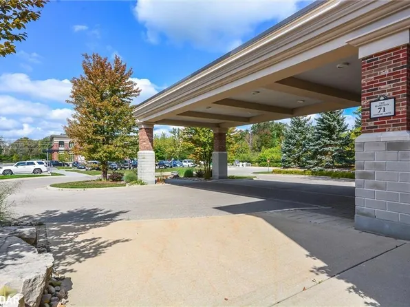 71 Bayberry Dr #D205, Guelph, ON N1G 5K9
