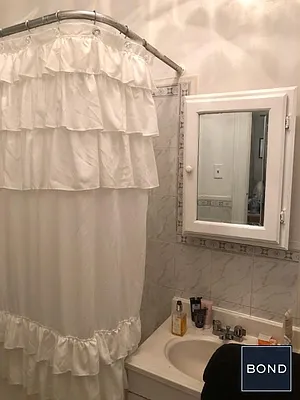 Rented by Bond New York | media 30