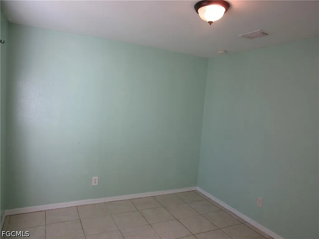 3 bed, 2.0 bath, 1086 sqft, $1,650 — Photo 4