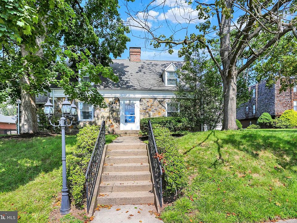 1st image of 275 Grace St