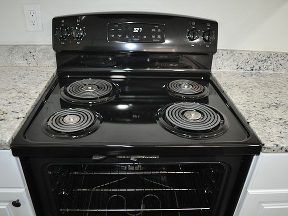 4th image of 205 University Ave