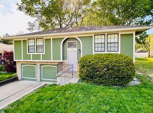 7526 Summit St, Kansas City, MO 64114