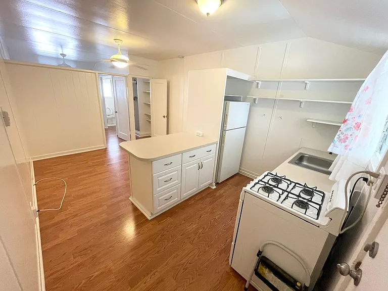 1024 Green St — Photo 1