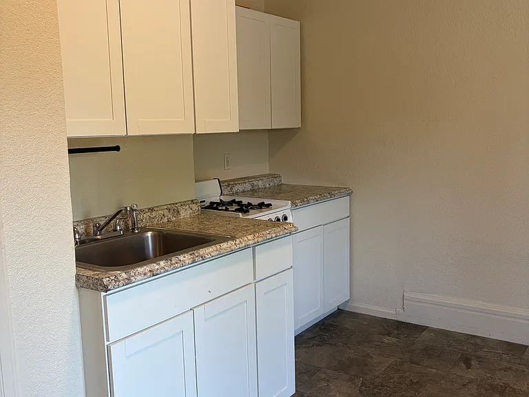 803 E Kiowa St #4 — Photo 6