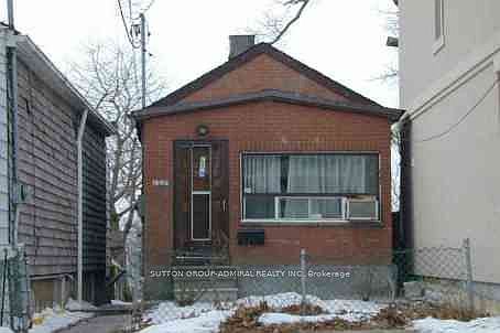 1st image of 128 Spears St