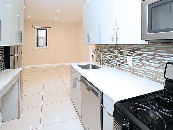 3rd image of 1621 Park Pl #1L