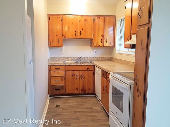 4th image of 613 Greenville Ct