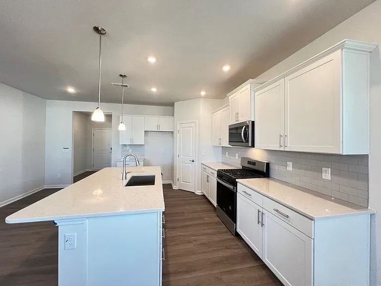1312 Hollyview Ave — Photo 5