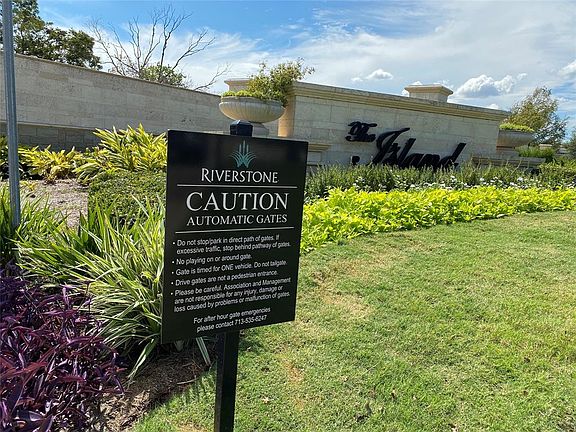 5th image of 31 Riverstone Island Dr