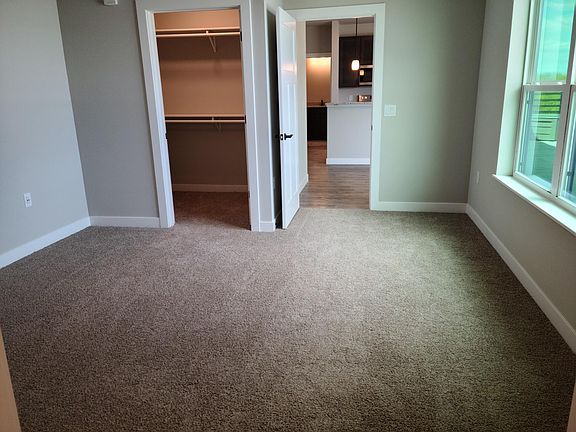 5th image of 124 Rosewood Ave