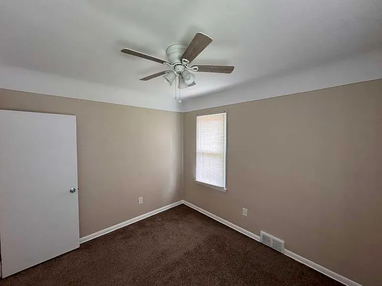 14754 Lydia Ave — Photo 10