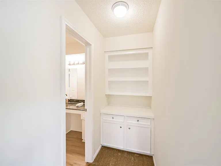 1011 Baltic Ln — Photo 40