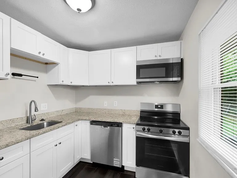 10203 Storm Dr — Photo 7