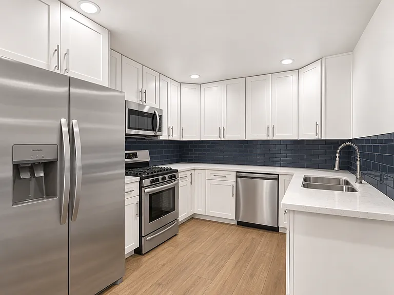 1005 E Mariposa St #MAIN HOUSE — Photo 9