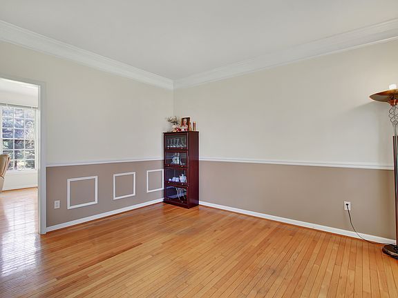 3rd image of 2821 Wesleyan Dr