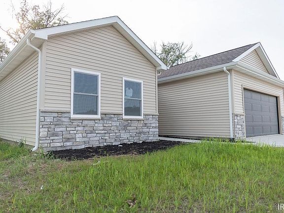 2nd image of 600 S Cottonwood Ct