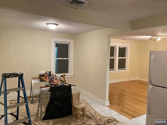 3rd image of 325 Park Ave