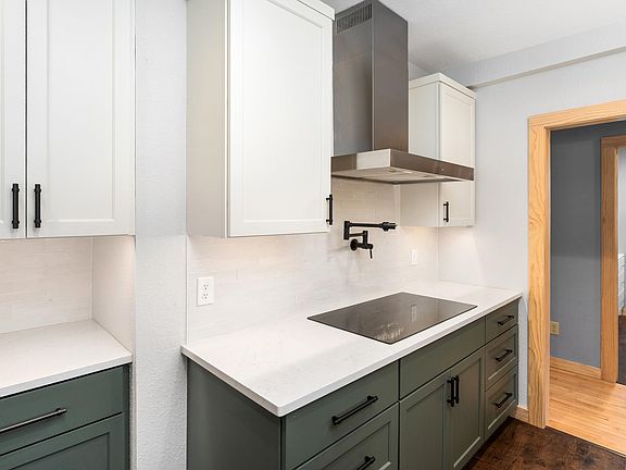 5th image of 5906 Helm Rd