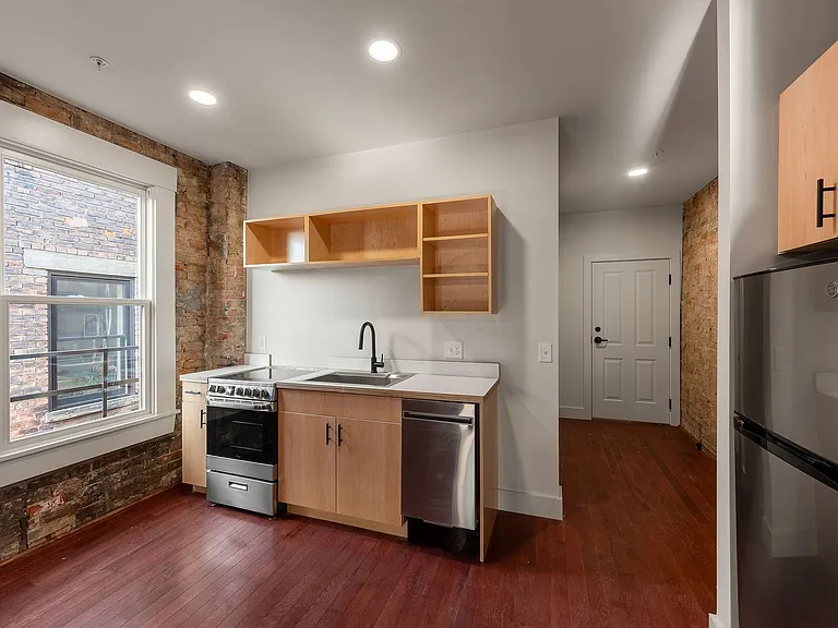 129-131 W Elder St — Photo 16