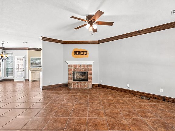 5th image of 2500 Collier Dr