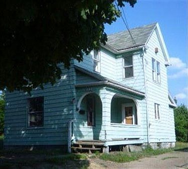 1st image of 321 Superior St