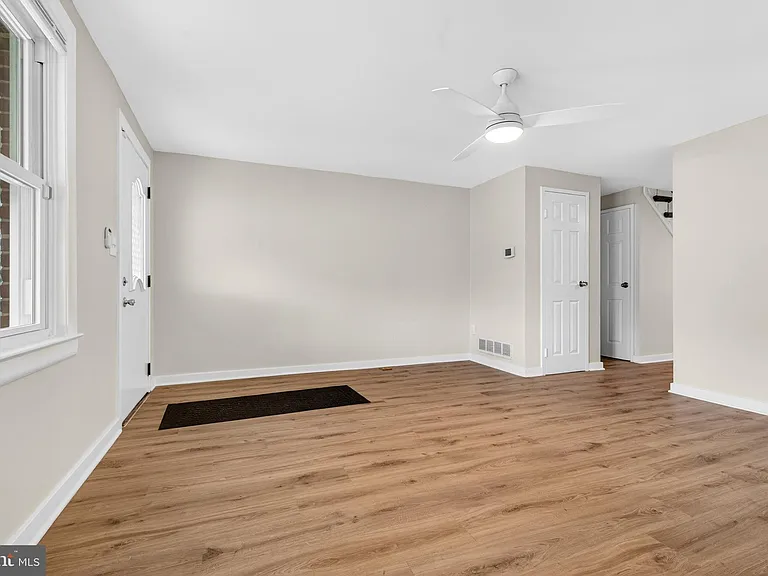 7860 Saint Claire Ln — Photo 8