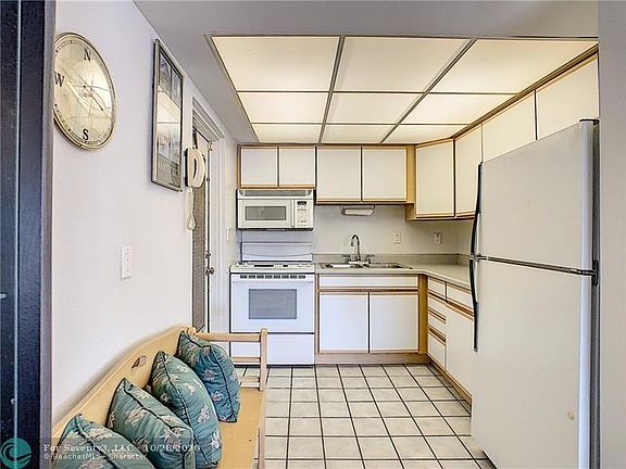 4th image of 2850 30th St #11