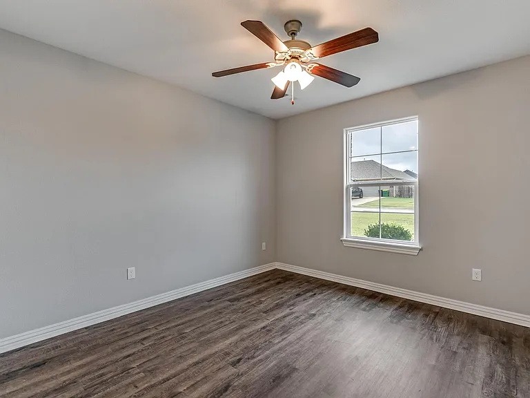 499 Concho St — Photo 17