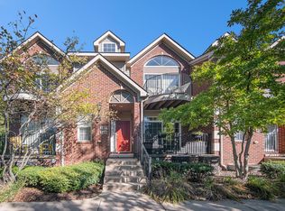 247 W Oakbrook Dr, Ann Arbor, MI 48103