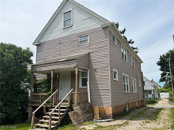3rd image of 3559 W 61st St