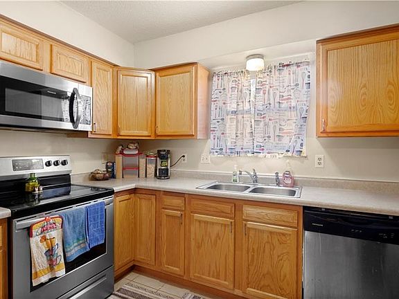 3rd image of 3206 Lupine Dr